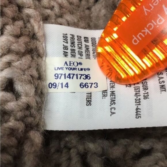 American Eagle Women’s V Neck Loose Knit Wool Blend Sweater, size M - Picture 11 of 11